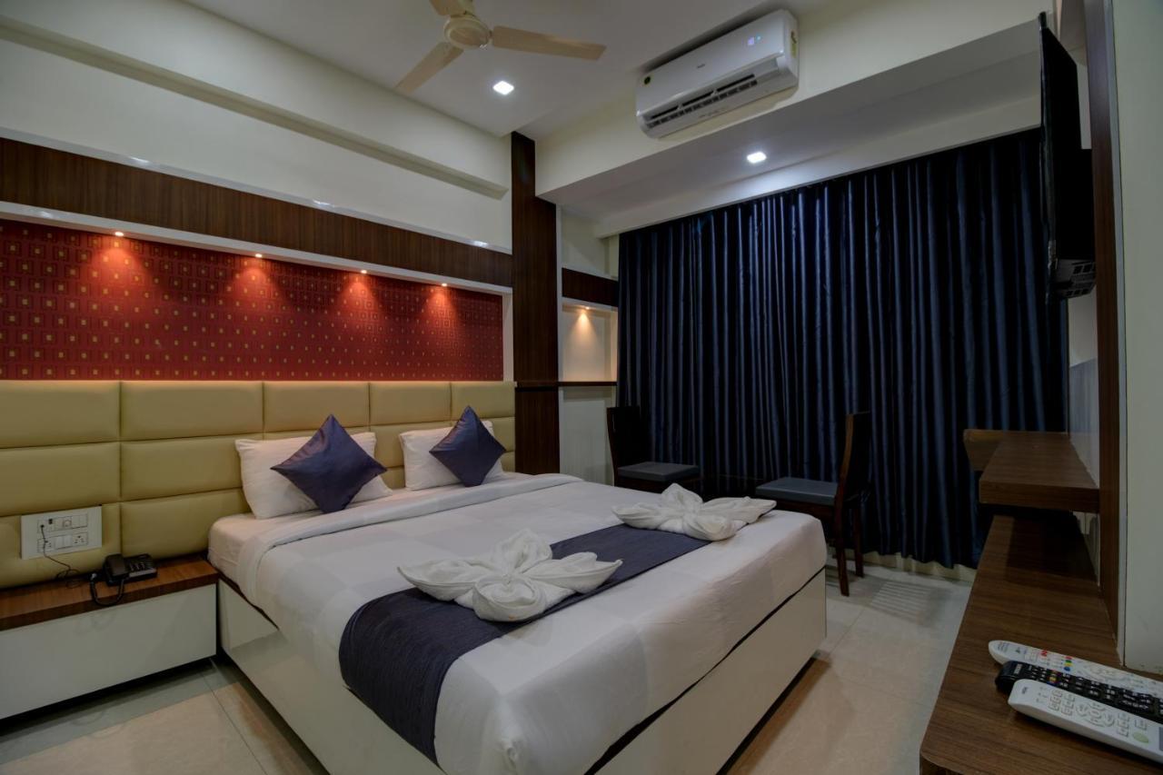 Hotel Mourya Residency นาวีมุมไบ ภายนอก รูปภาพ