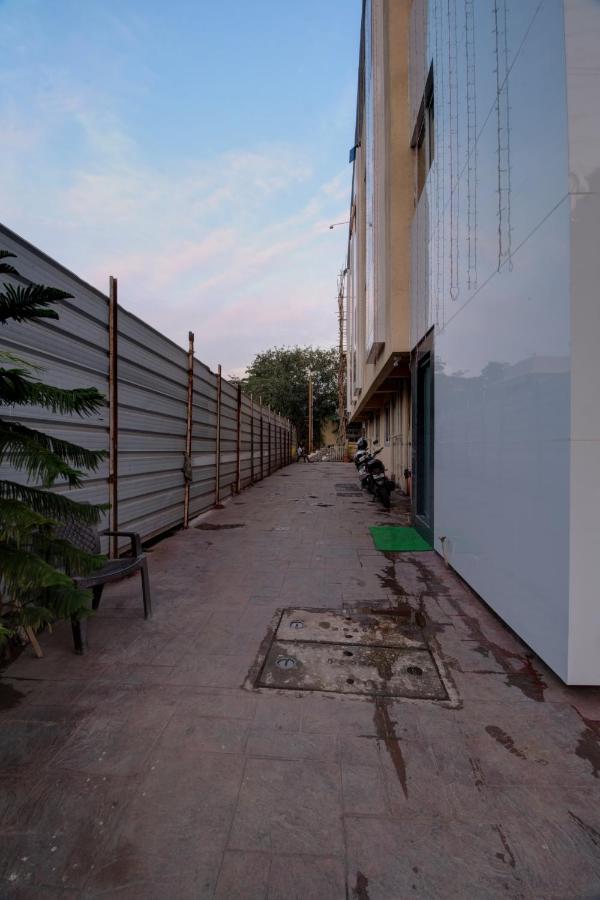 Hotel Mourya Residency นาวีมุมไบ ภายนอก รูปภาพ